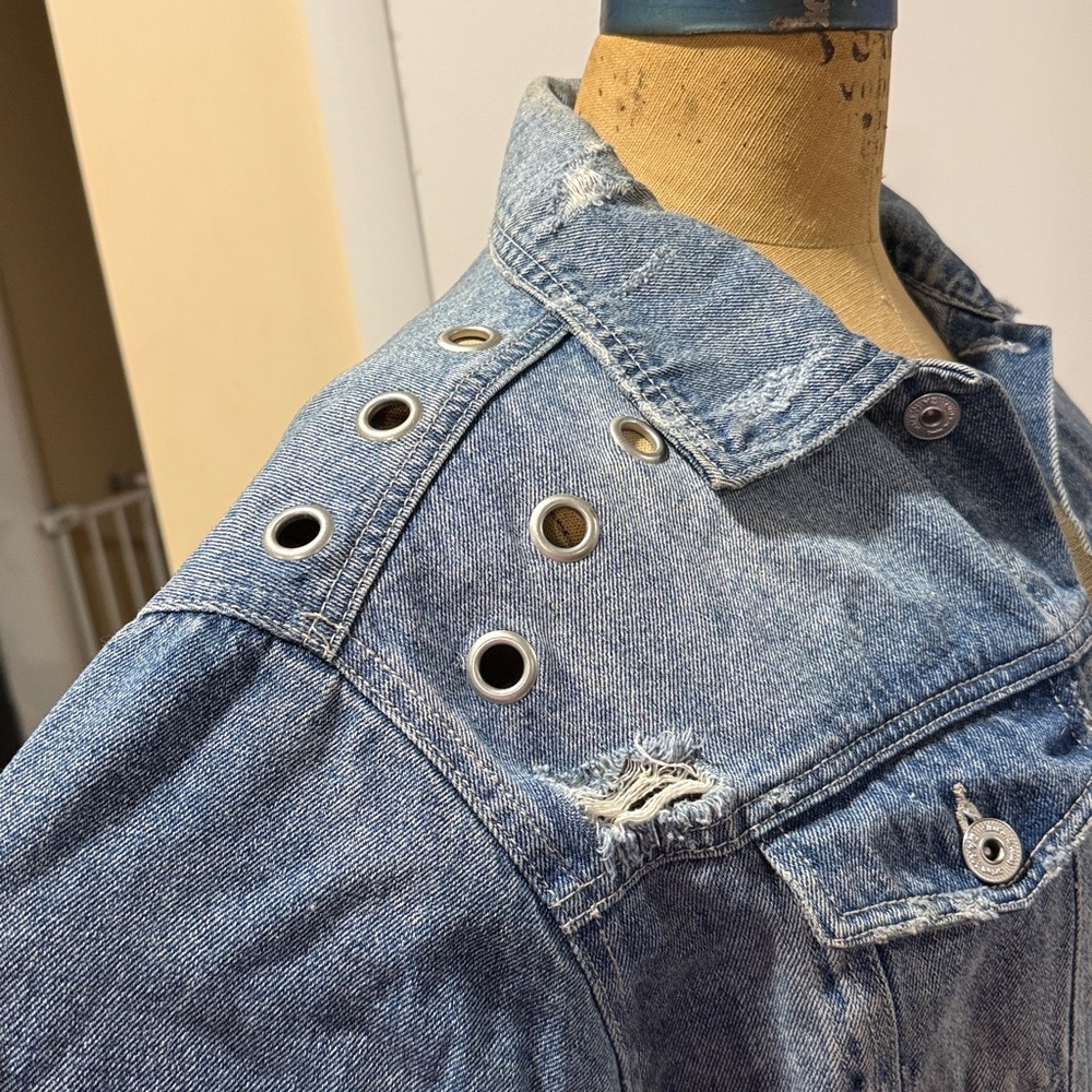 Zara Denim Jacket Distressed - Picture 3 of 12